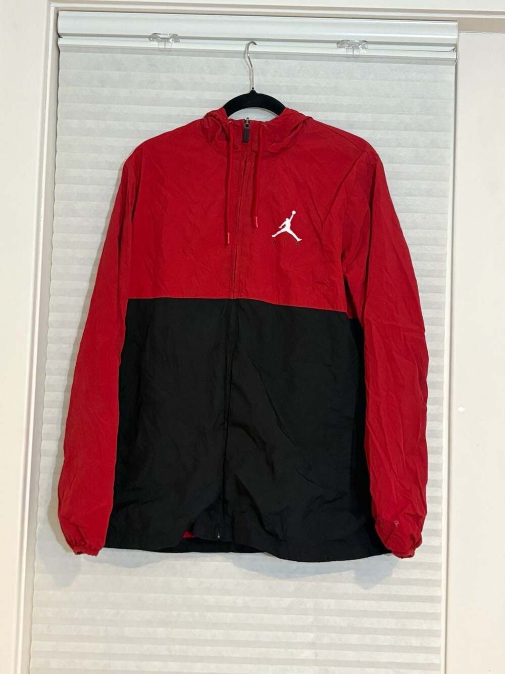 Jordan Windbreaker Jacket Size M Red Black Full Zip Hooded Jumpman